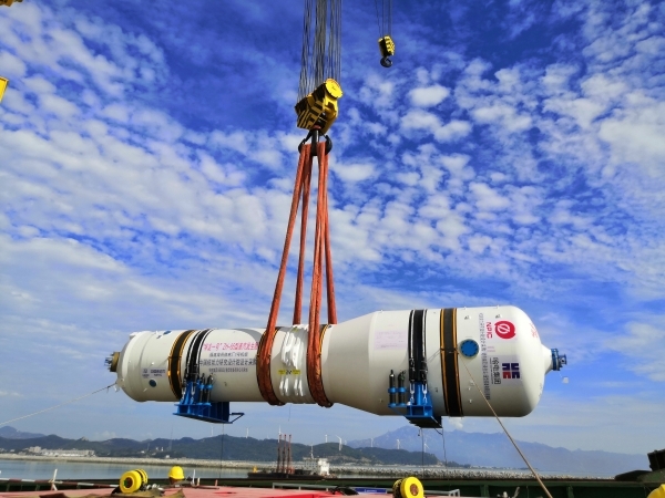 华龙一号漳州核电1号机组三台蒸汽发生器运抵核电现场